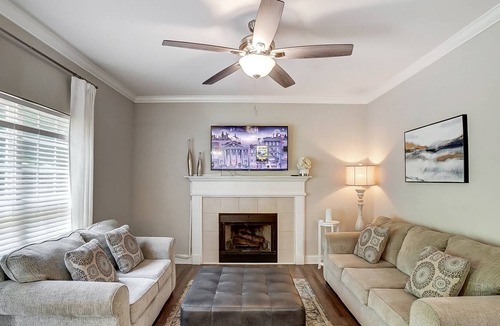 Paw Creek House | New Listing! Coulwood Carriage House - 10 mins. from US Whitewater Ctr. - Good for families - BBQ