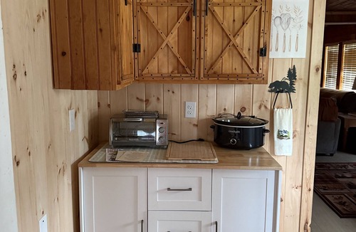 Lenoir Cabin | New listing Cozy 2-bedroom/2-bath cabin in serene Happy Valley near Blowing Rock
