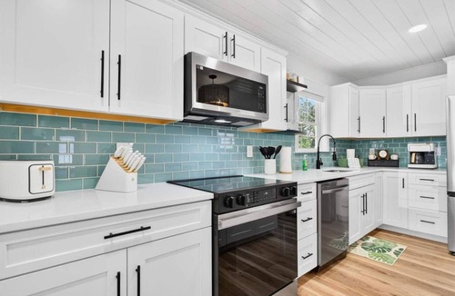 Tranquil Harbour House | New Listing Lux Beach House Dog Friendly