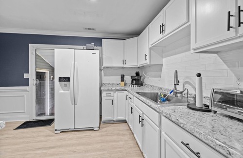 Paw Creek House | New listing, Remodeled! Stylish 3BR Airport 2 mi, Uptown 9 min + Free Parking