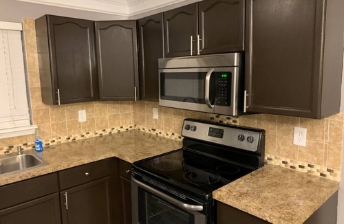 University Place House | NEW Luxurious comfy interior, 15 min from Uptown!