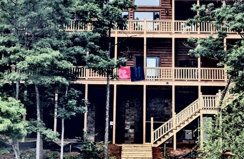 Topton Cabin | New Luxury Lakefront: Private Swimming Cove & Wifi!