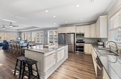 Ash House | NEW LUXURY OCEAN VIEW - Heated Salt Water Pool/Spa - Elevator - 100ft from Ocean