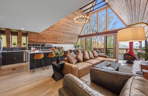 Maggie Valley House | New! Luxury Sunset Mountain Views! HotTub, GameRm & Theatre -Maggie Valley-Sylva