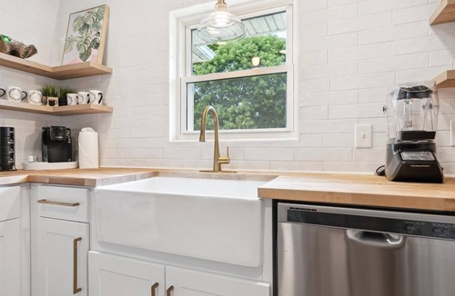 Charlotte House | NEW! minutes to downtown - Private Half-Acre Ranch Retreat