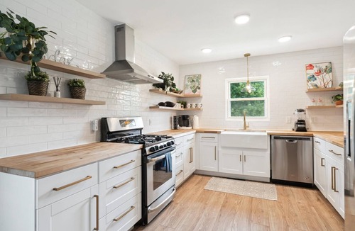 Charlotte House | NEW! minutes to downtown - Private Half-Acre Ranch Retreat