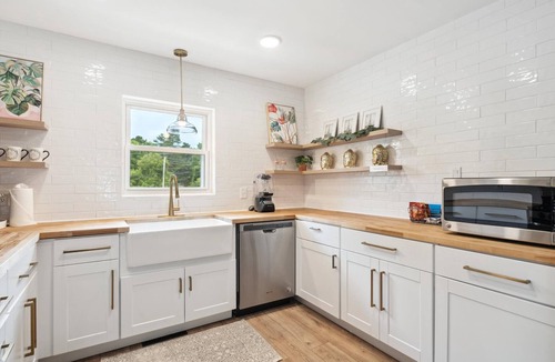 Charlotte House | NEW! minutes to downtown - Private Half-Acre Ranch Retreat