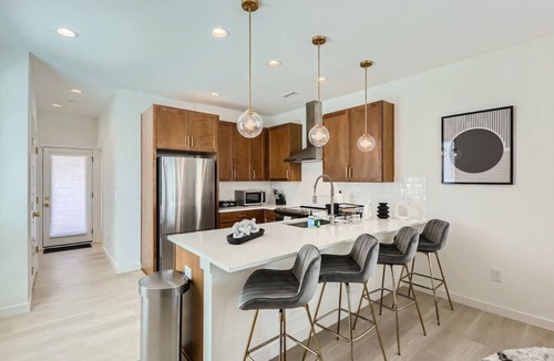 Hayes House | New Modern Durham 2 BR Retreat + Rooftop Deck