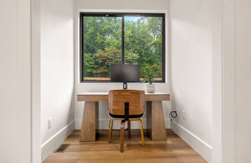 Mill Spring House | New Modern House on Lake Adger near TIEC, Vineyards, Orchards, Biltmore and more