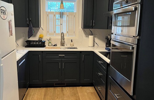 Cary House | New modern kitchen in great location to RDU and RTP