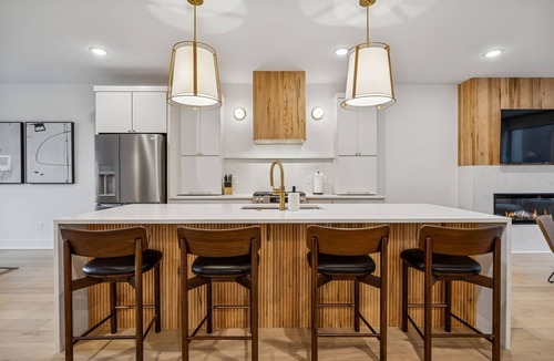 Hurwood Heights Apartment | NEW Modern Nashville Escape with Rooftop Hot Tub