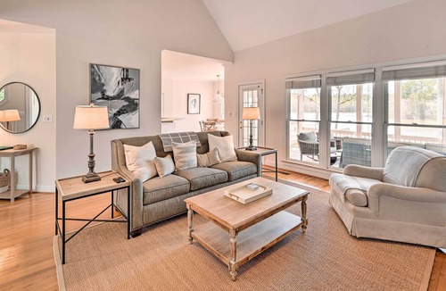 New London House | NEW! Old North State - Badin Lake Retreat w/ Deck!
