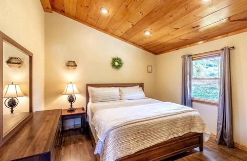 Robbinsville House | *New Owner Special* Cozy Cabin with mountain views