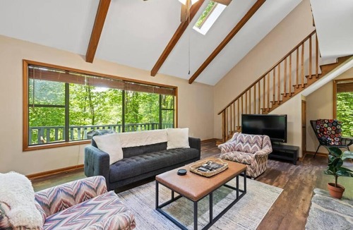Lake Lure House | NEW! Peak Retreat- Lake Lure- Family Friendly!
