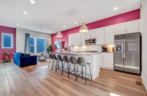 Talbot's Corner House | NEW Pink Howdy Oasis 13 Beds Rooftop View Parking