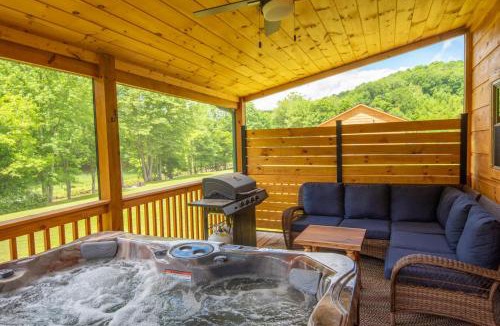 Creston House | New River Log Cabin, HOT TUB, Fire Pit