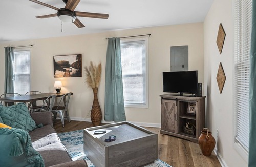 Smithville Cabin | New! Sofie's House (Pet-Friendly)