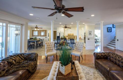Pinehurst Villa | New - Spectacular️ Golf Views - Sleeps 20 - Pinehurst National #9 - Near DT Pinehurst!