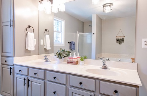 Candler House | NEW! The Meadow Lounge & Spa | 10 Mins to Downtown
