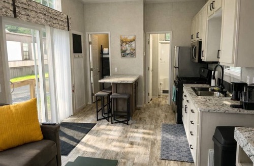 Floyd House | New! Tiny Ridge by Buffalo Mountain Getaway