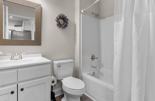 East Durham House | New Townhome -near Downtown, DPAC, Food - Unit B