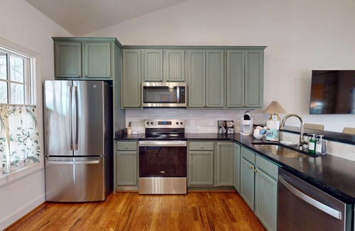Little Kowaliga House | New! Tree Tops: Quiet & Newly Renovated retreat with gorgeous waterfront on Lake Martin.