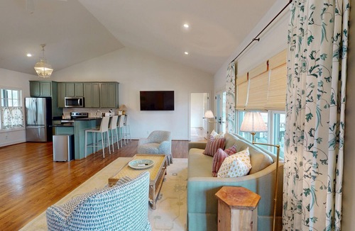 Little Kowaliga House | New! Tree Tops: Quiet & Newly Renovated retreat with gorgeous waterfront on Lake Martin.