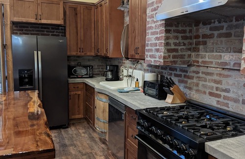 Elk Park Cottage | New Upscale Hobbit Retreat w/outdoor Kitchen on Elk River 4 miles to Banner Elk