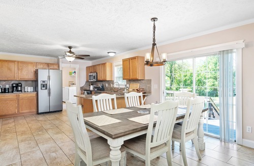 Leicester House | New Vacation Rental-Charming Mountain Home on 2 acres-20 mins to Downtown AVL