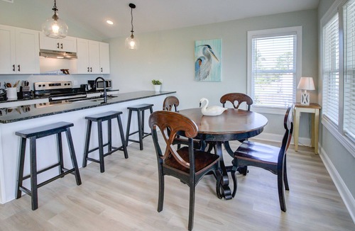 Morehead City House | New with Water Views, Pet Friendly, 5 minutes from Historic Beaufort Waterfront.