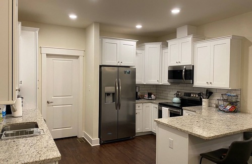 Hendersonville House | Newer home in historic Hendersonville. Near Asheville and Blue Ridge Parkway.