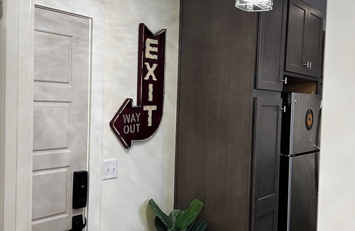 Northern Inglewood Condo | Newly decorated condo! 8 minutes from Broadway. Very clean and safe.