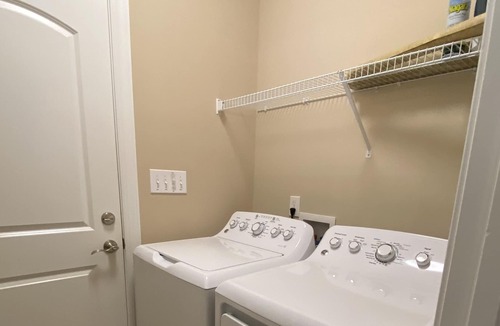 Troutman House | NEWLY DECORATED/FULLY APPOINTED 3 BR/2 BATH HOME 5 MIN TO LAKE NORMAN STATE PARK