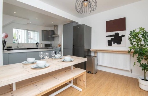 Severn Beach House | Newly Refurbished Gem | Perfect | Alexa | Sleeps 5