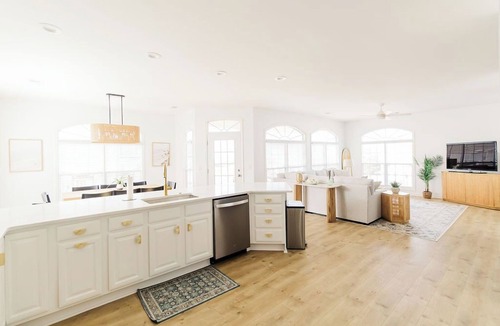 Ash House | Newly remodeled for 2025: Gorgeous 2nd row home w/Ocean Views, 5BR, Pool