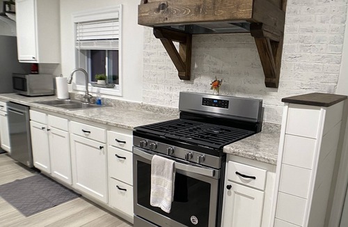 Hendersonville House | Newly Remodeled Private 2Br/2Ba with Hot tub and Foosball Table