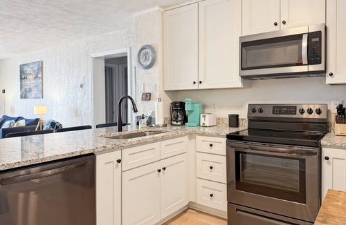 McCutcheon Field Condo | 🌊 Newly Renovated Oceanfront Condo | Sleeps 8 | North Topsail Beach, NC