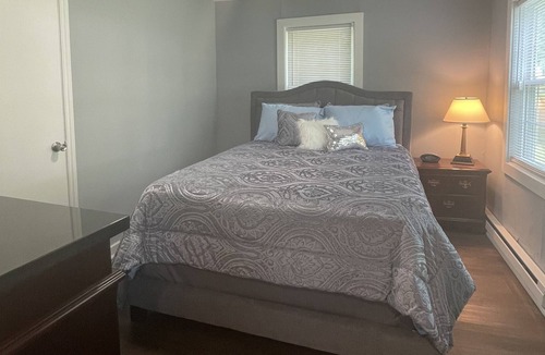 Greensboro House | Newly Renovated 2B/2BA Home! Just minutes from dining, shopping & downtown area!