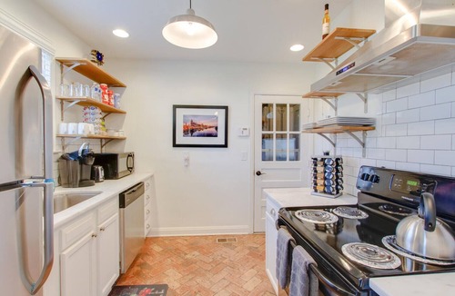Woodbine House | Newly Renovated Cottage Minutes From Downtown!