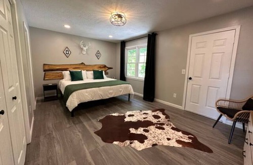 Sylva House | Newly Renovated Cozy home - 2min walk to Tuckasegee River