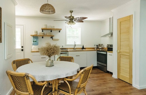Oakley House | Newly Renovated + King Suite, 4 Queens, Fire pit, Grill + Creek Views