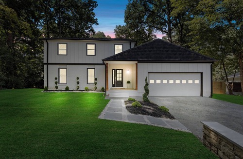 Charlotte House | Newly Renovated Luxury 4-bedroom house in lovely Charlotte with WiFi and AC