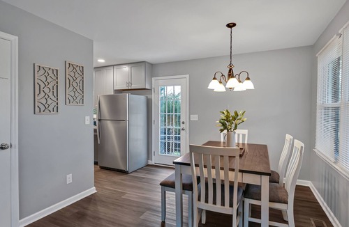Apex House | Newly Renovated, Steps to Downtown, 2 King Beds