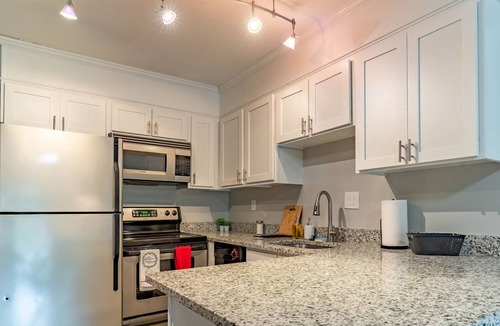 Crabtree Apartment | Newly Renovated Studio Downtown