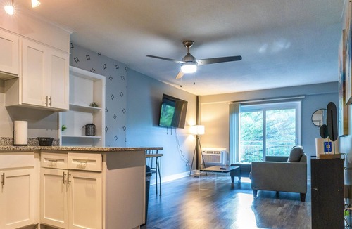 Crabtree Apartment | Newly Renovated Studio Downtown