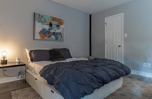 Crabtree Apartment | Newly Renovated Studio Downtown