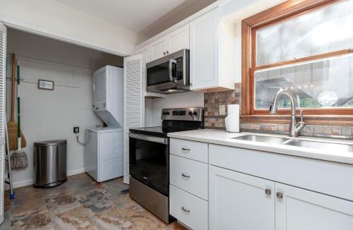 Highlands House | Newly renovated, *Two Cubs Cottage*