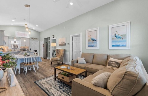 Ocean Isle Beach House | Newly Renovated 4-bedroom house with AC, WiFi in delightful Ocean Isle Beach