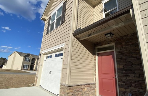 Hubert House | Newly Townhome, 15 mins to Camp Lejeune