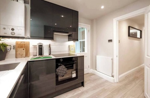 Redcliffe Apartment | Niru Experience Jewel of Ifield Road